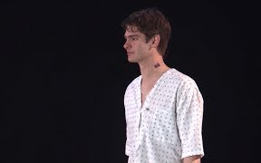 [图]Show Clips - ANGELS IN AMERICA, Starring Nathan Lane and Andrew Garfield