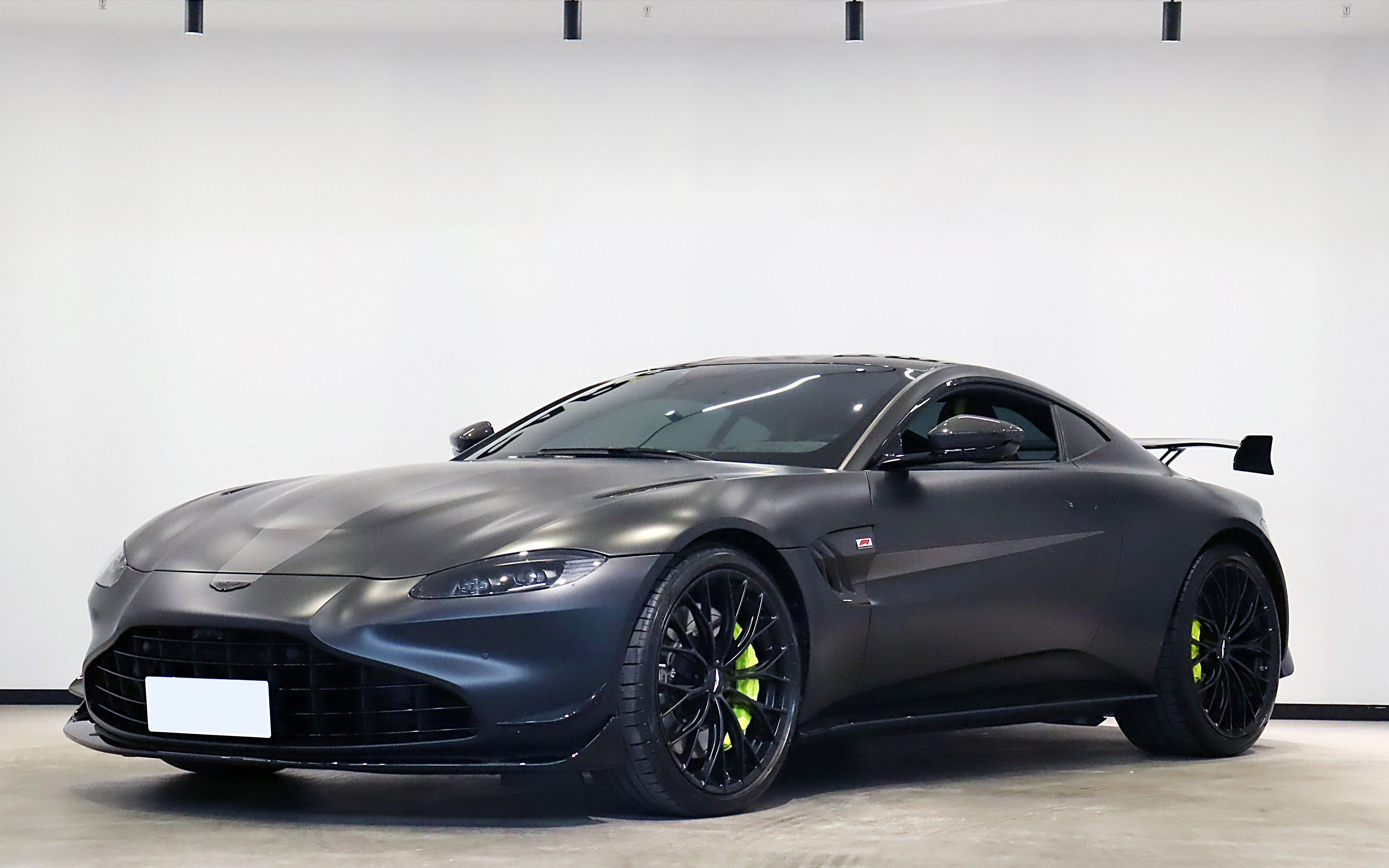省心中古……未满周岁的vantage f1 edition coupe 4.