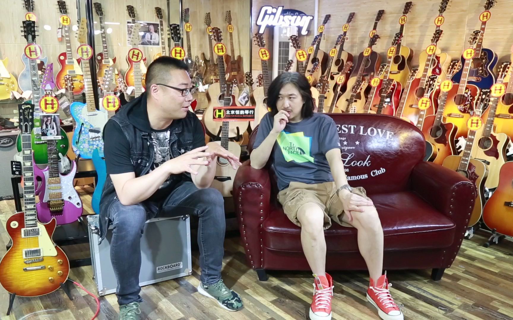 【老友记】面孔乐队吉他手 大迪 聊琴谈趣事_哔哩哔哩_bilibili