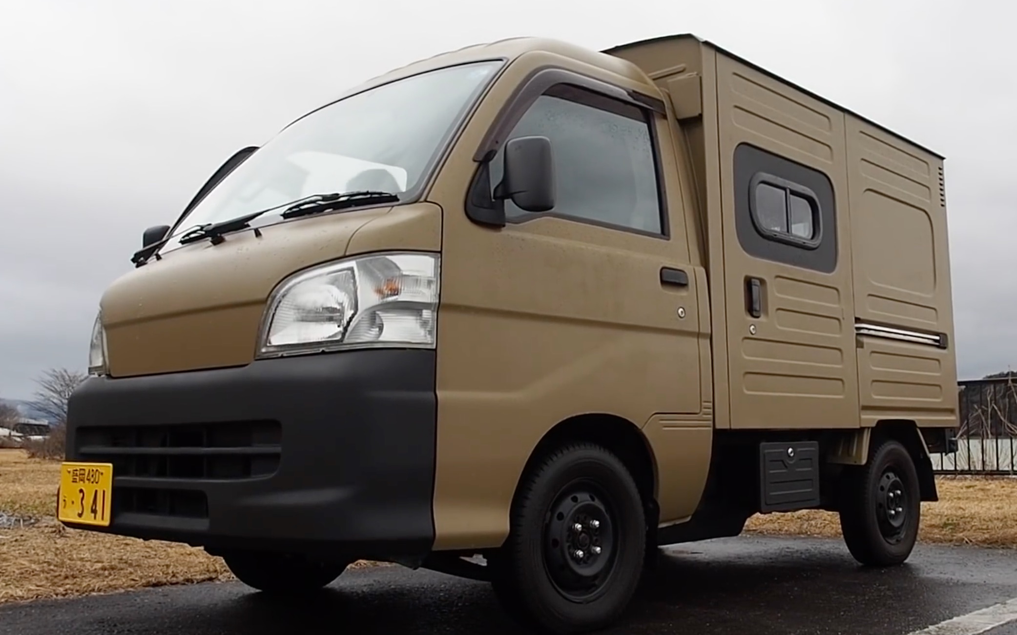 【春雨车中泊】小绿车的车中泊,春天的第一场雨,露营于安静的湖畔旁.