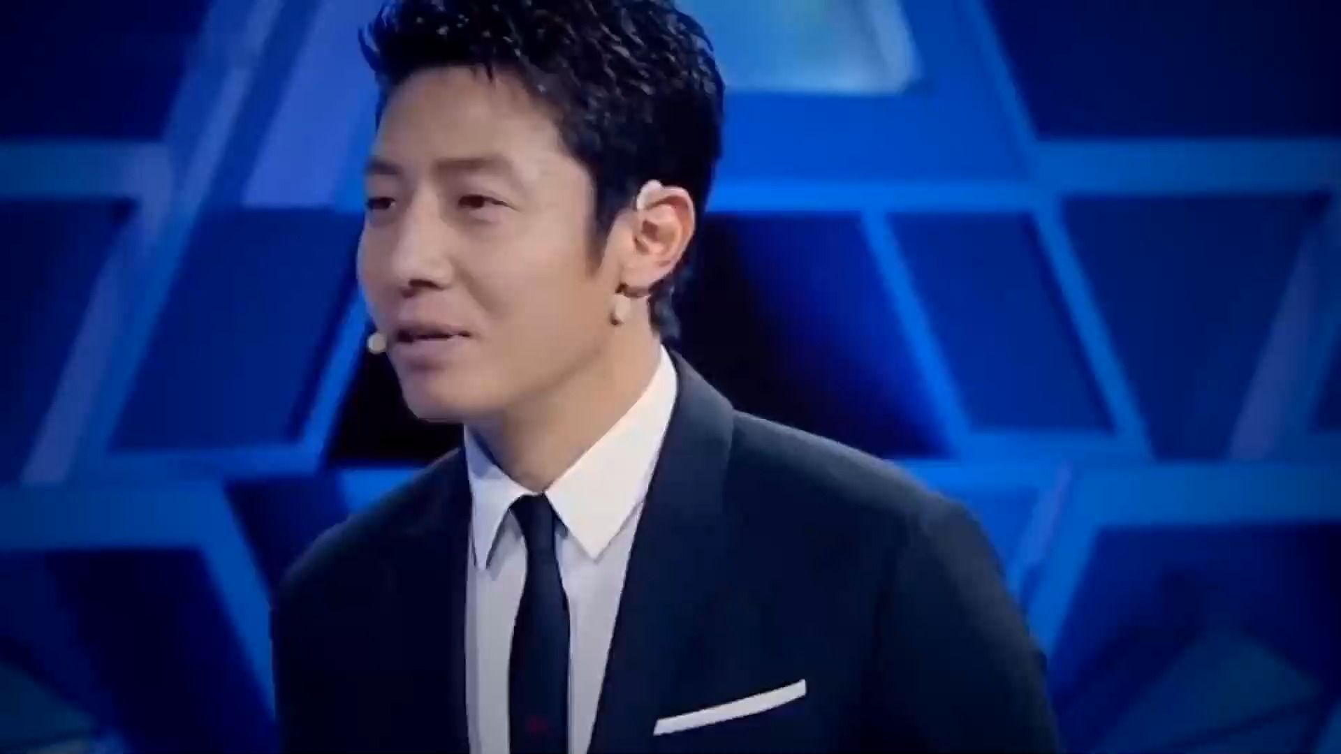 原来连撒贝宁都自愧不如的央视显眼包,名叫朱广权!#朱广权