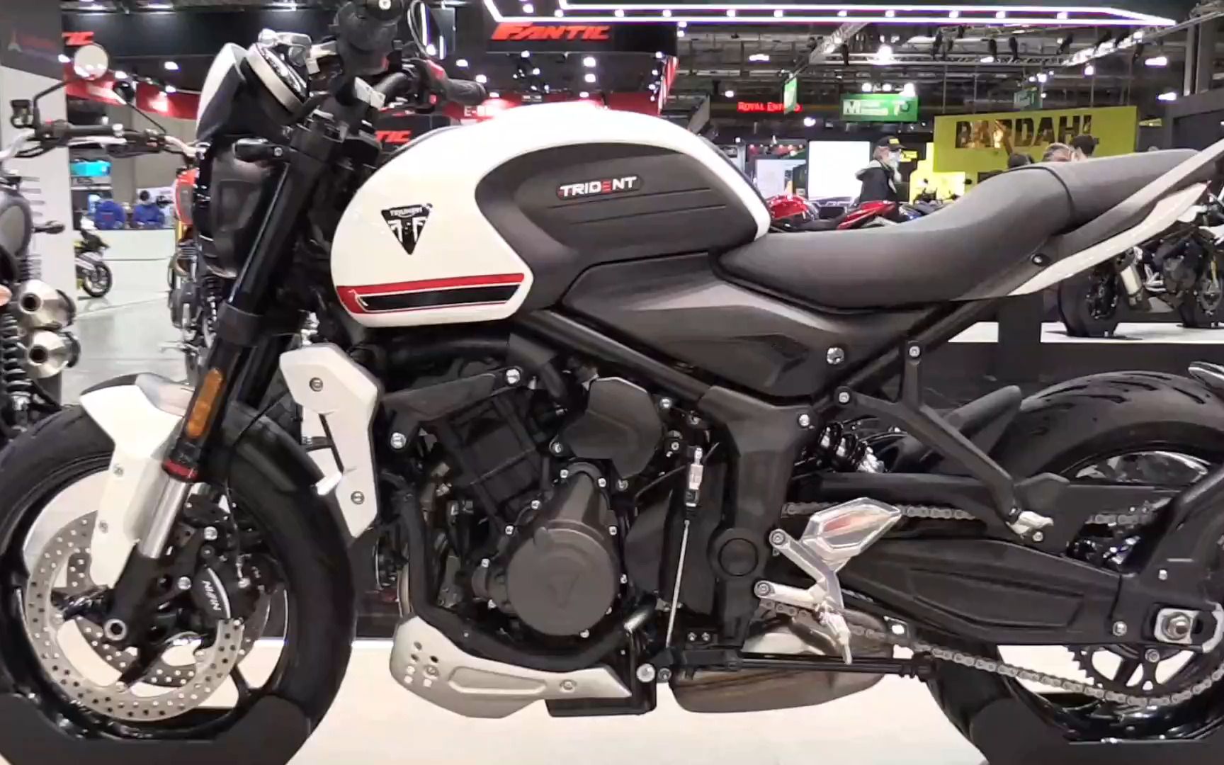 2022年凯旋三叉戟660_哔哩哔哩_bilibili