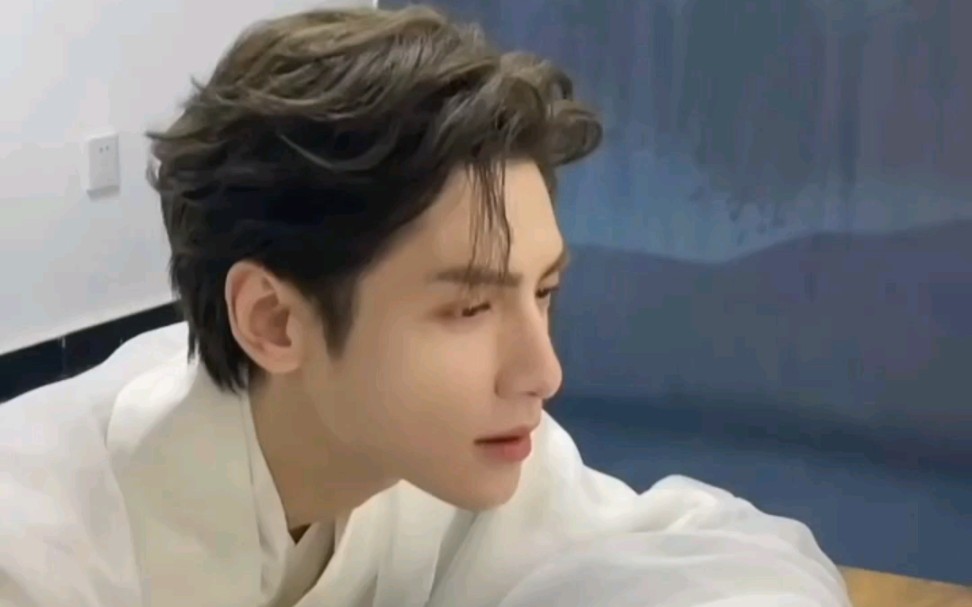 谁能拒绝这绝美的生图侧颜呢#罗云熙生图的神