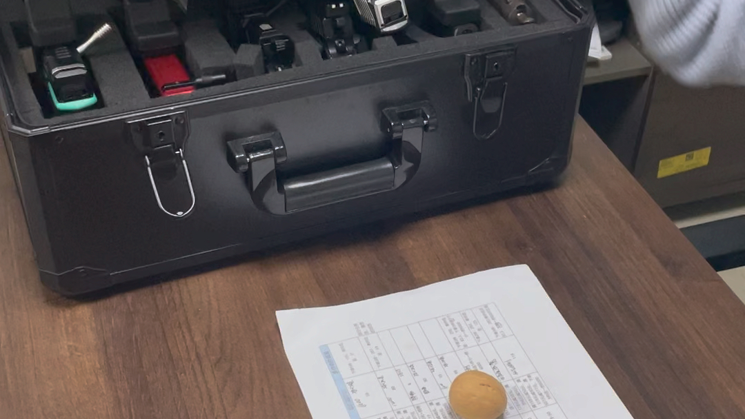 魔术贴mst2011砸个核桃不过分吧?