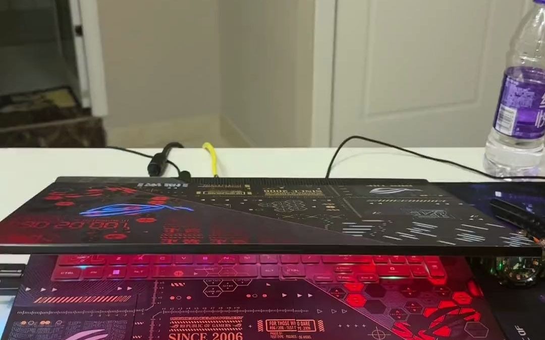 贴了一个半小时累死了rog 枪神6plus超竞版笔记本电脑