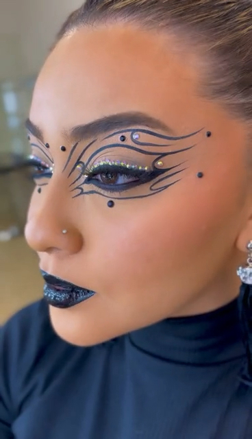 线条水钻创意眼妆