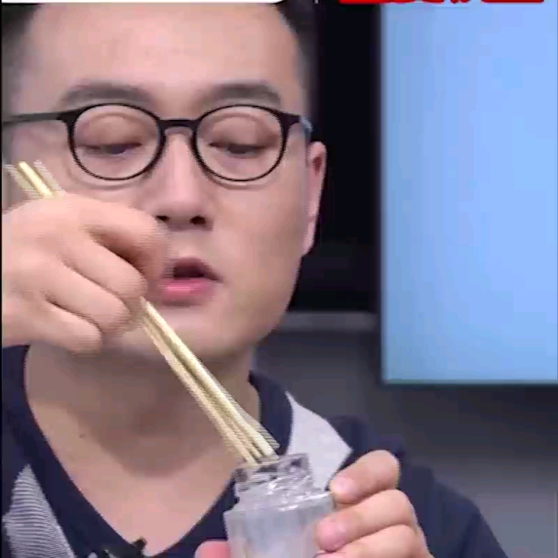 著名主持人韩非老师和祁晓彬老师在cctv中视购物国货优品栏目现场讲解