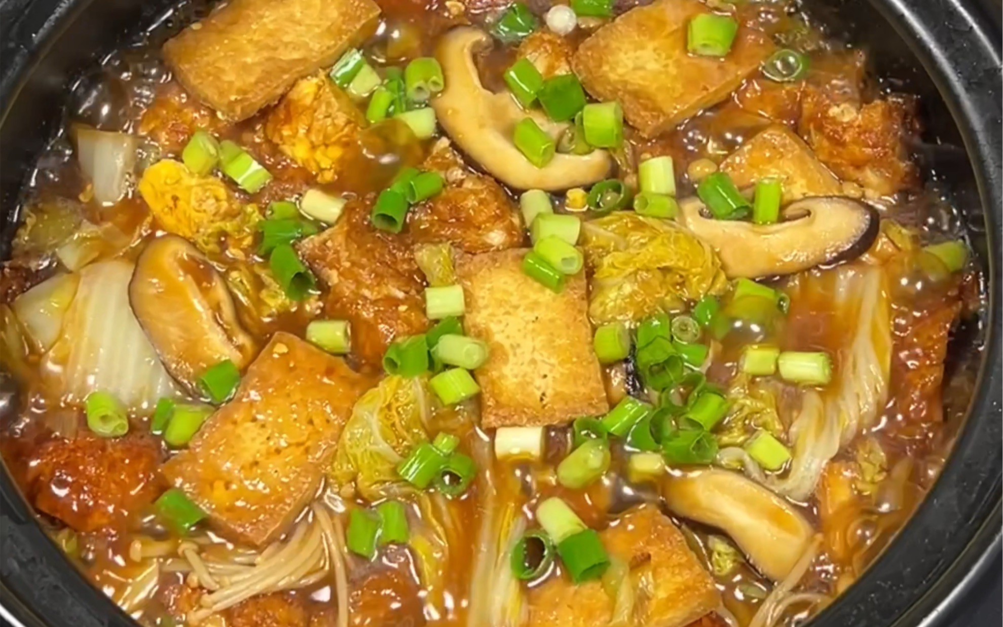 鸡蛋豆腐煲鲜香合一孩子们最喜欢做法更简单，用江白虾做的豆腐煲 - 哔哩哔哩