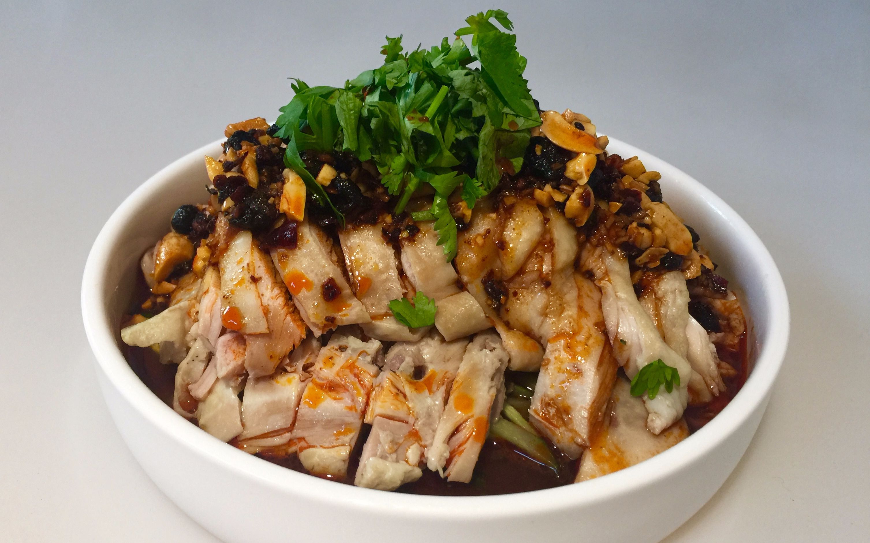 饭店厨师教做家常版口水鸡,老干妈,花椒油作料汁,看着就流口水