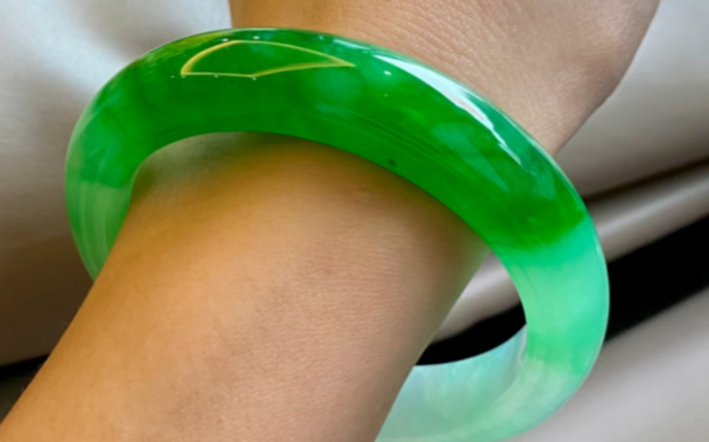 半山半水的辣阳绿翡翠手镯!