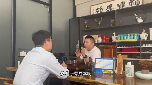 商业用房的税费详解：卖家税费：差额营业税5.65%，差额土地增值税：30%到60%，差额个税20%，全额手续费千分之5，全额印花税：万分之5。买家全额契税3%。