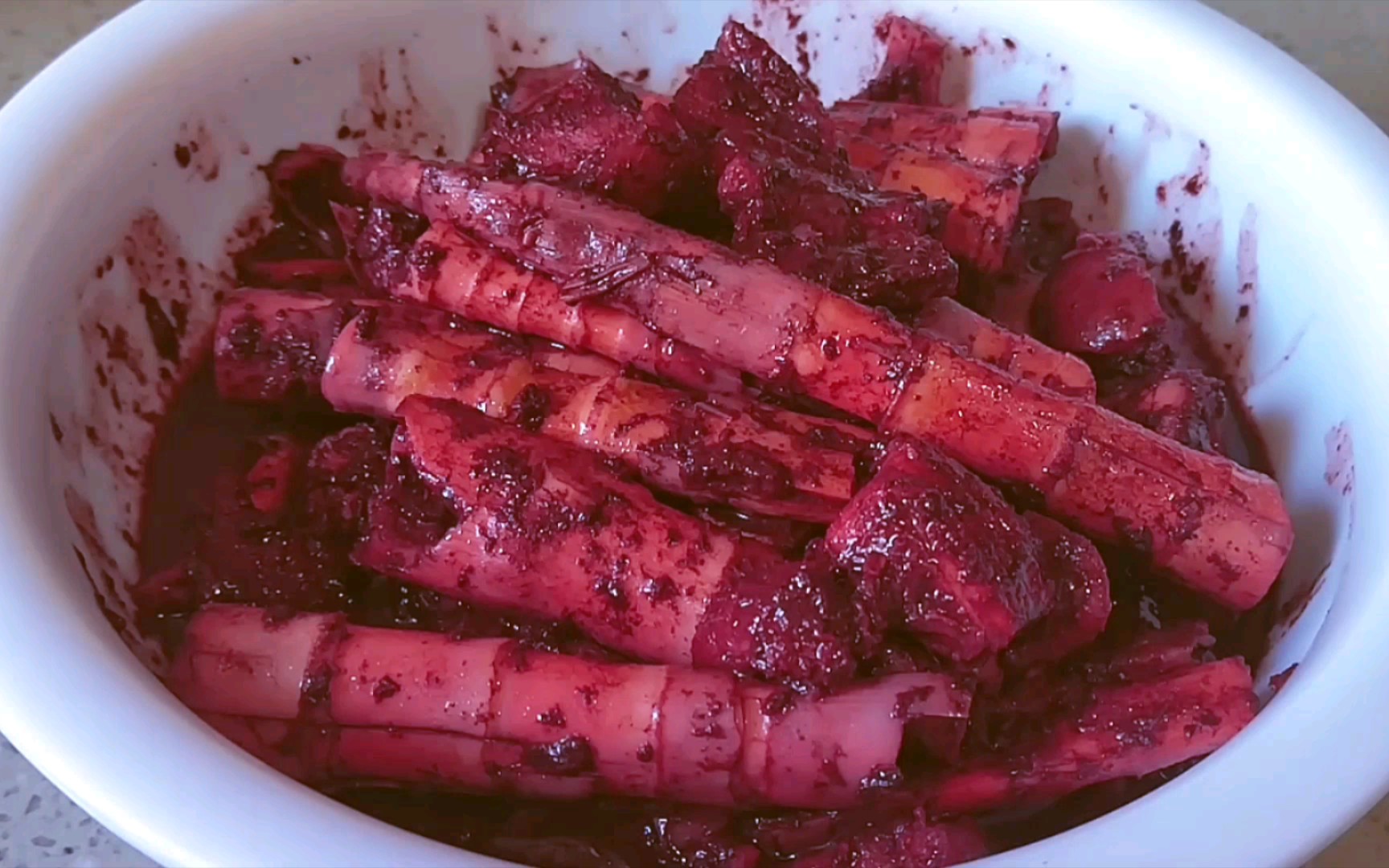 福建闽中地区立夏有吃红糟笋的习俗小笋用五花肉和红糟煮太费米饭了把