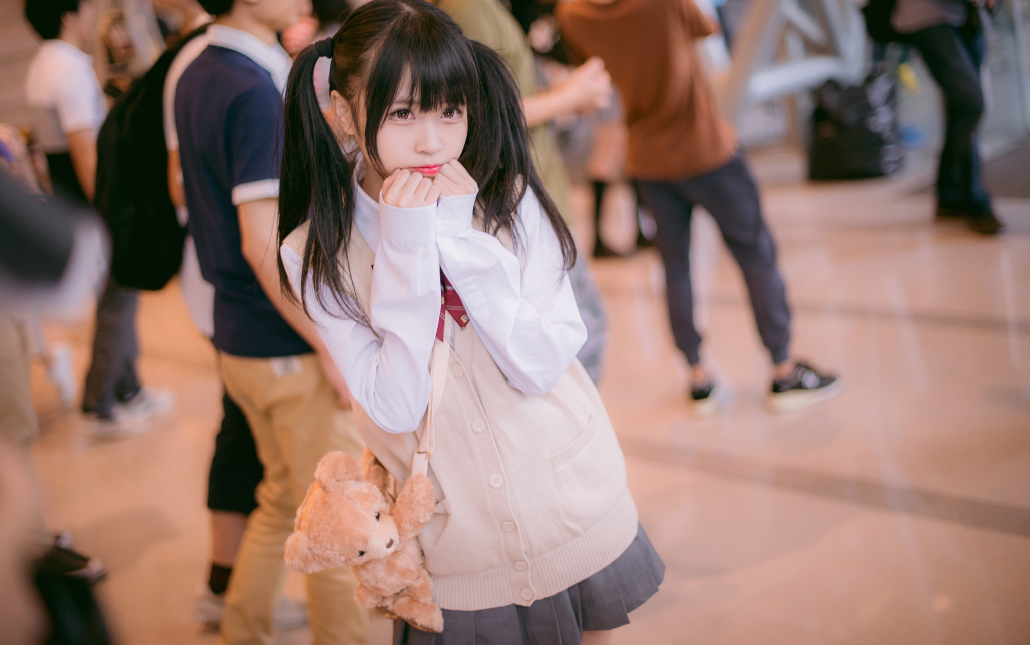 喵呜超级呆萌的萌妹子简直萌出血