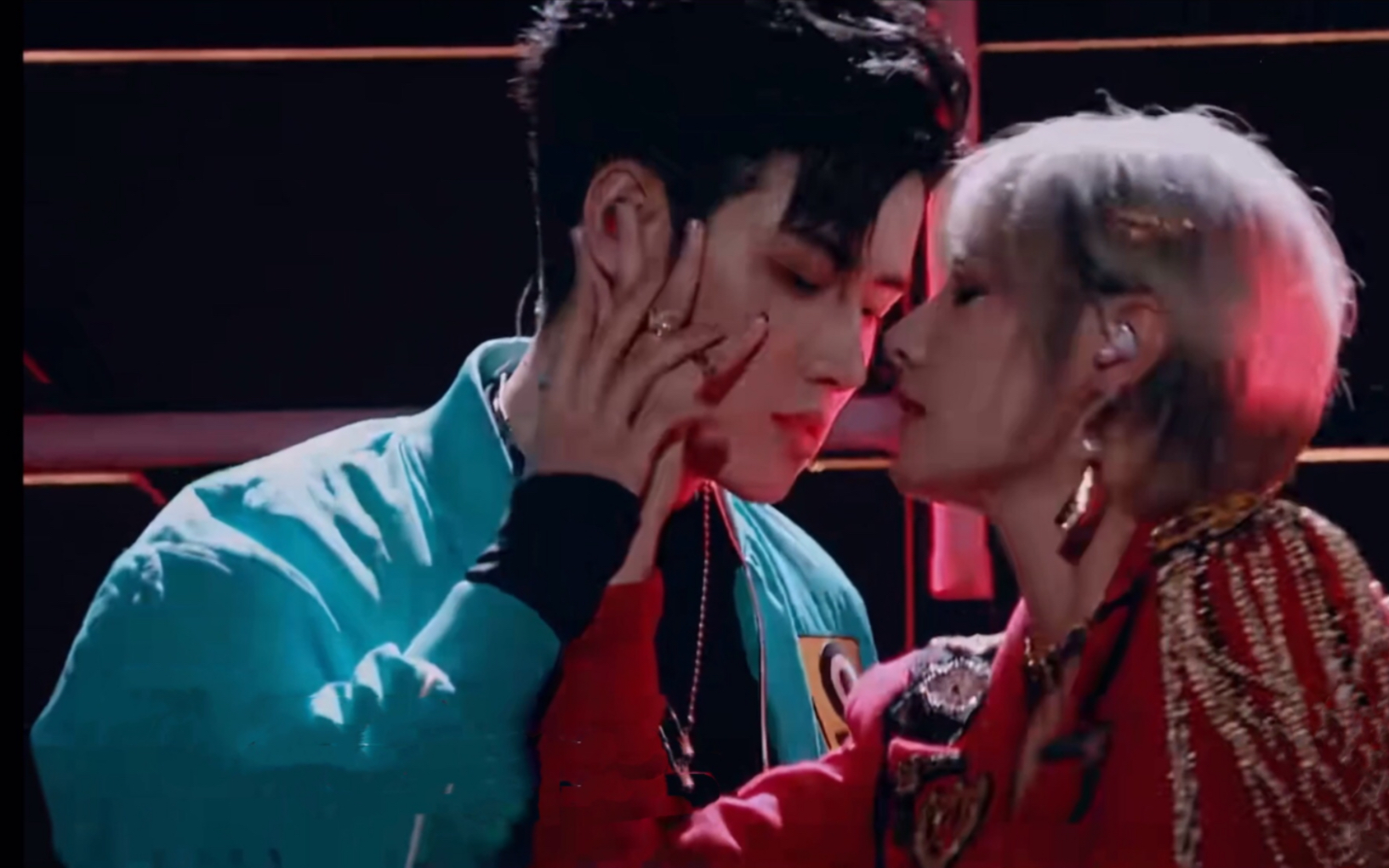 任豪x赵粤花豪粤圆troublemaker又一次擦过你的嘴唇然后转身就逃