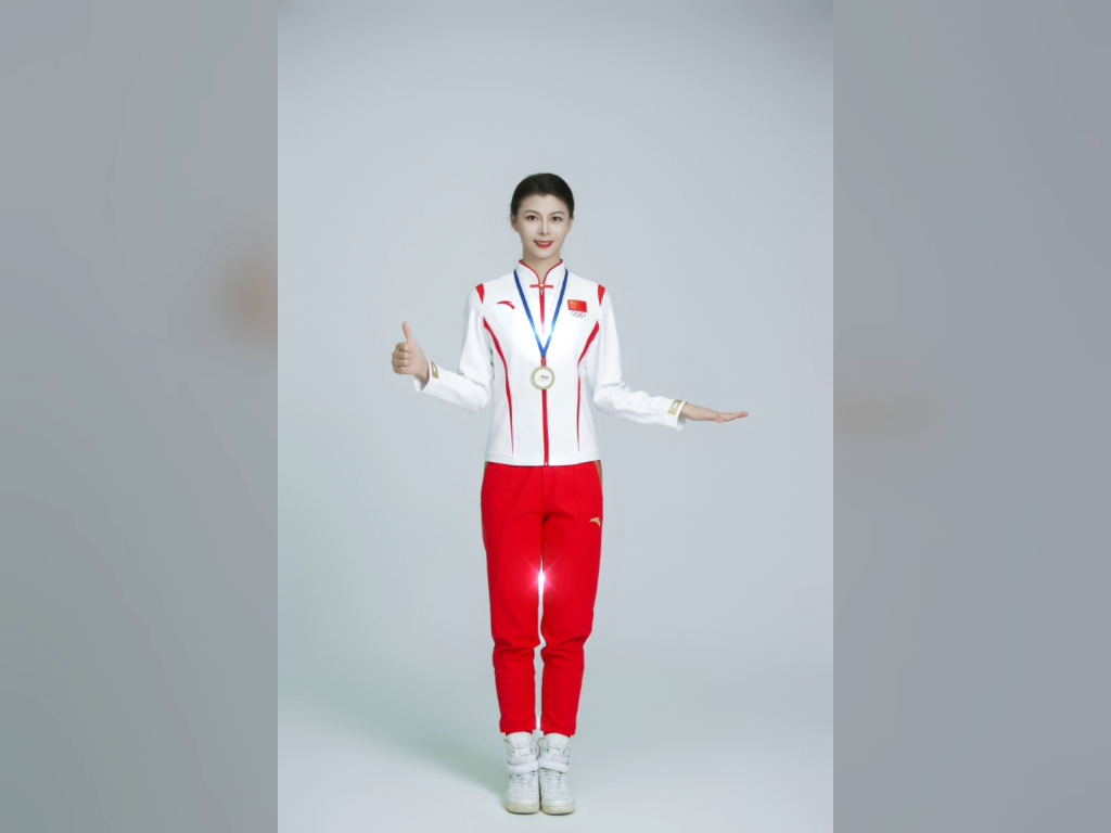 跆拳道冠军郭婷录制翻包视频,好物推荐