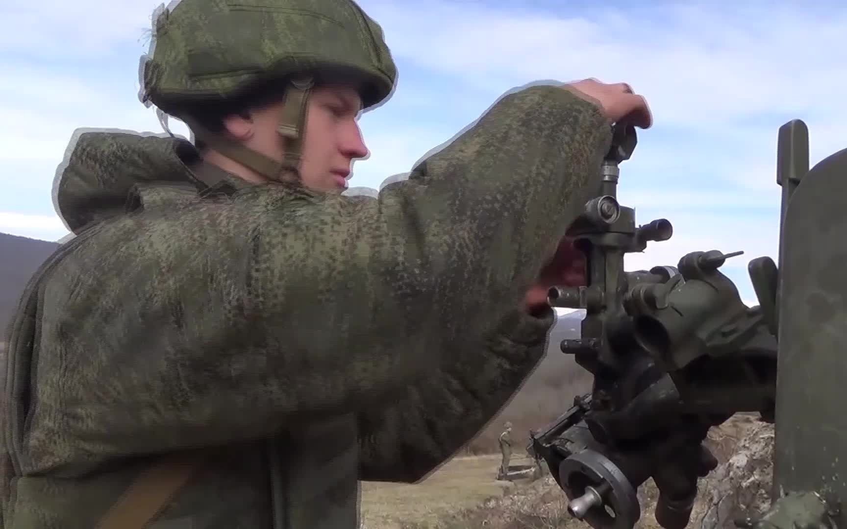 俄罗斯驻阿布哈兹军事基地的炮兵射击