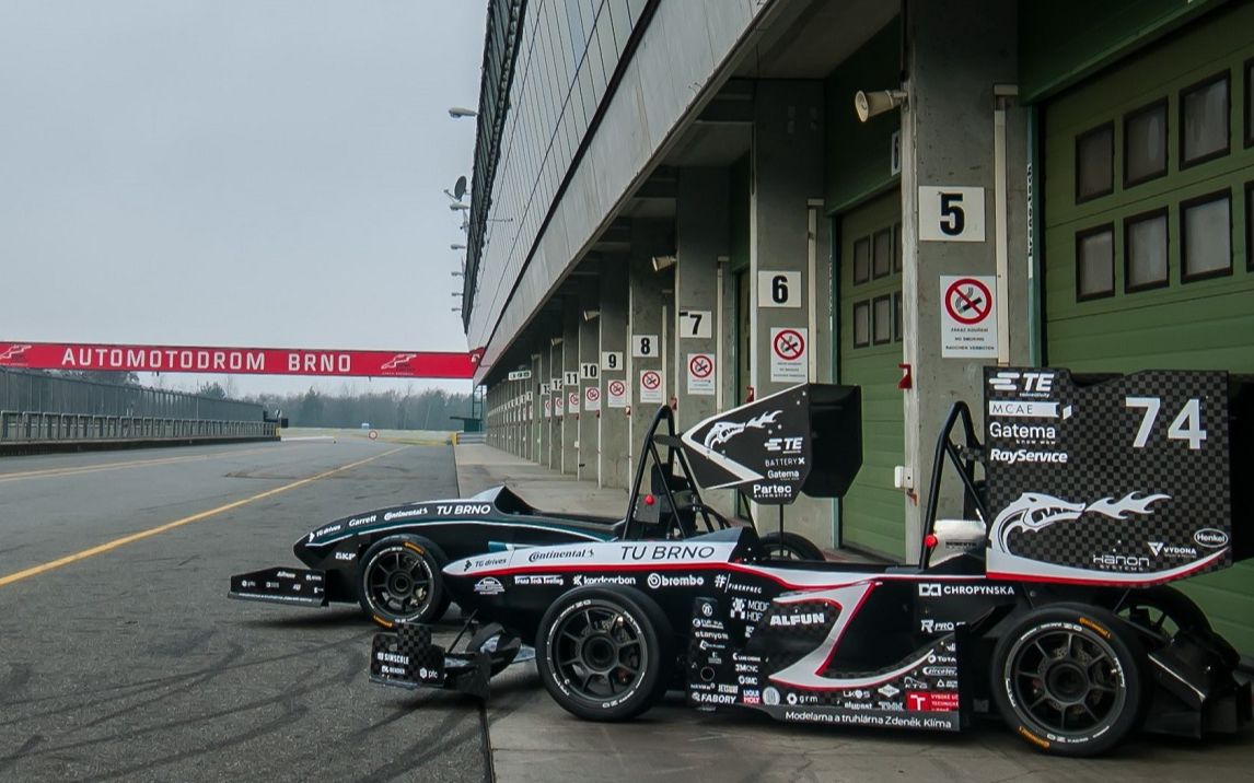 [图]#新车发布# #TU Brno Racing Team# 2021赛季Dragon X、Dragon eD1 新车发布 #FSAE#