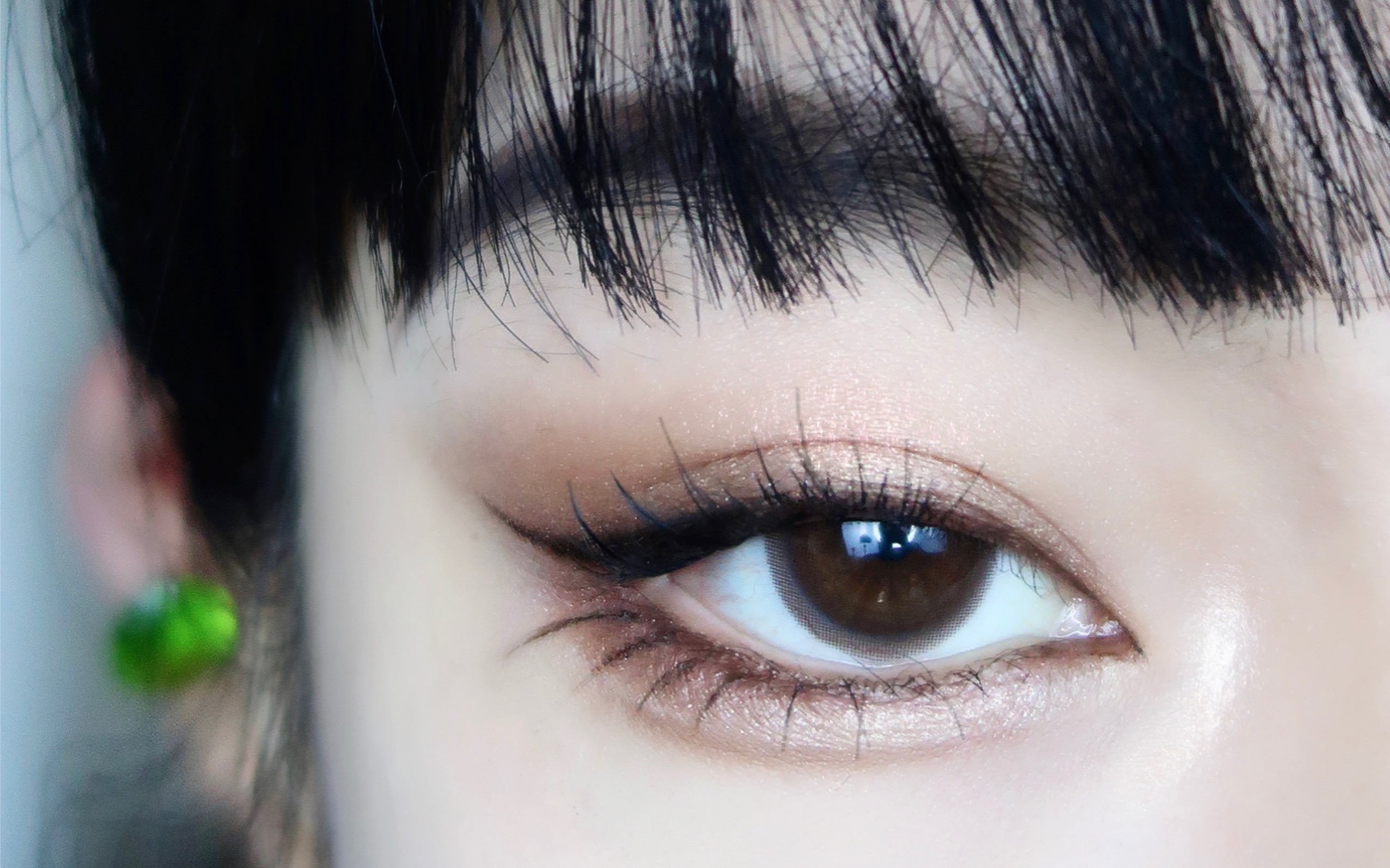 活动  参加正式场合必学高级感清透淡烟熏妆「雨萌」