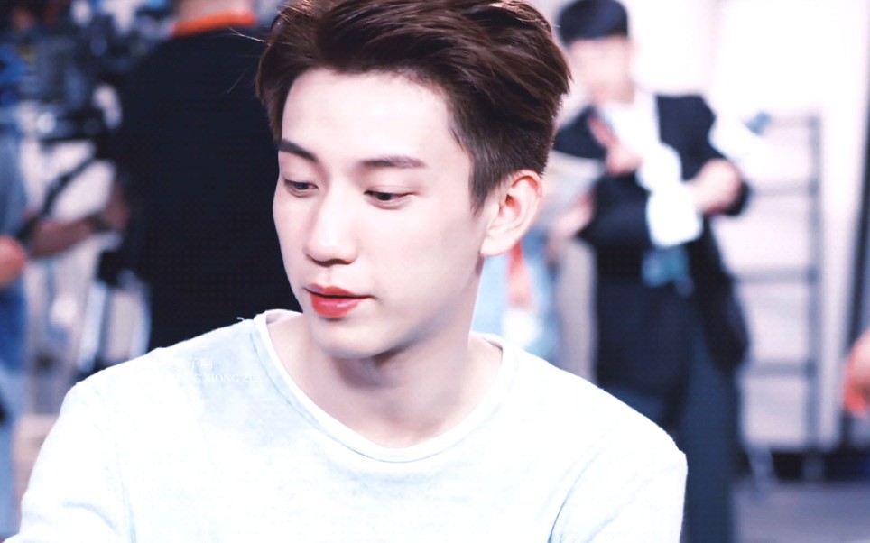 王子奇方牧野舔颜向女婿的现代装也好好看呐