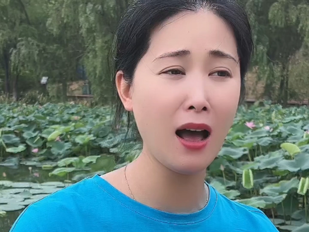 户外晨练随拍,黄梅戏名家吴美莲,"游春"中精彩片段.