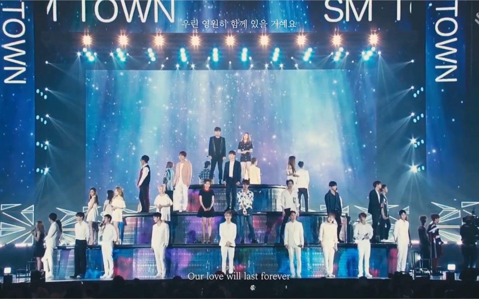 [图]感动哭！SM家族爱大合唱！Dear My Family，SMTOWN家族演唱会！