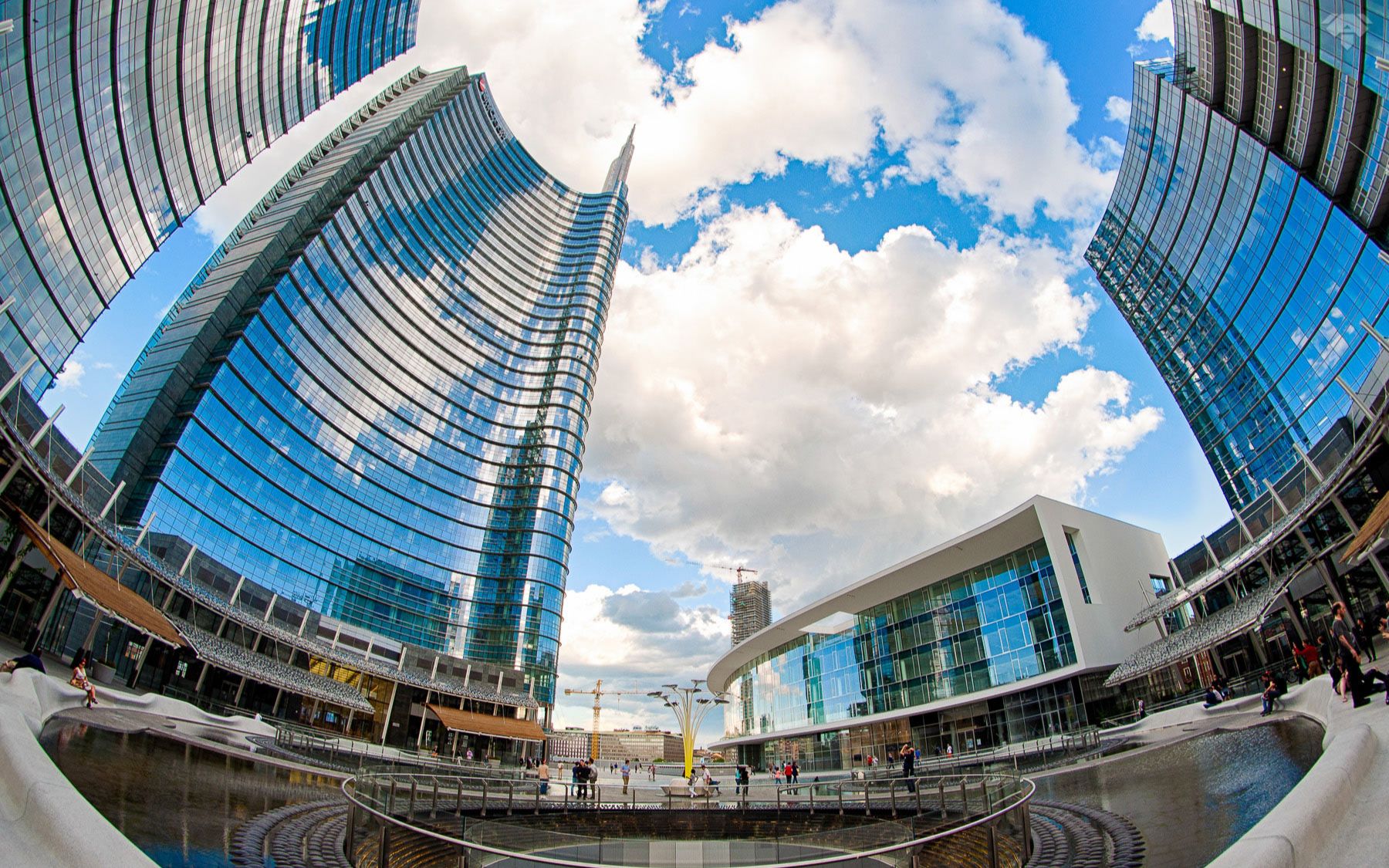 2021年漫步米兰市中心的piazza gae aulenti