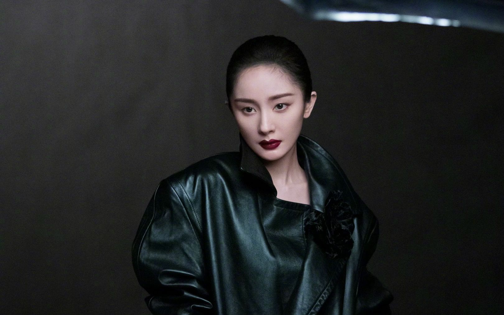 黑白杨幂时尚封面