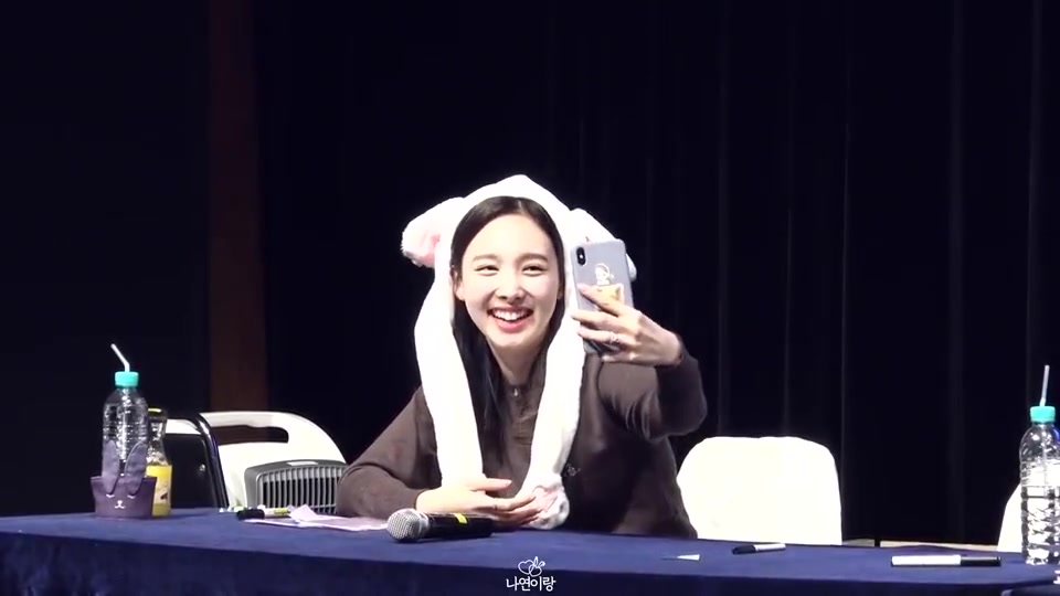 twice林娜琏粉丝见面会饭拍朴志效身材瞩目