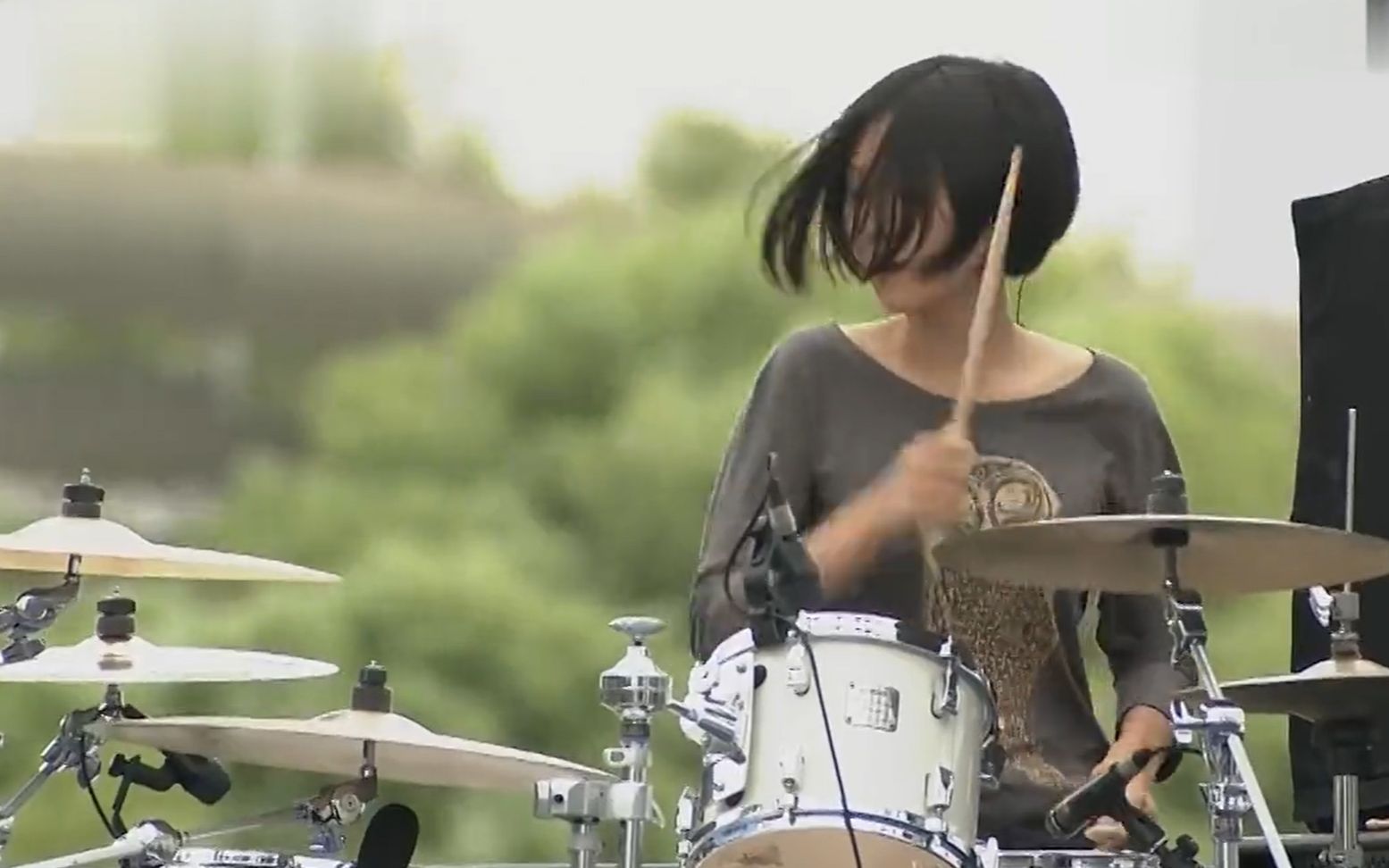 草东没有派对丑蔡忆凡女鼓手圈粉