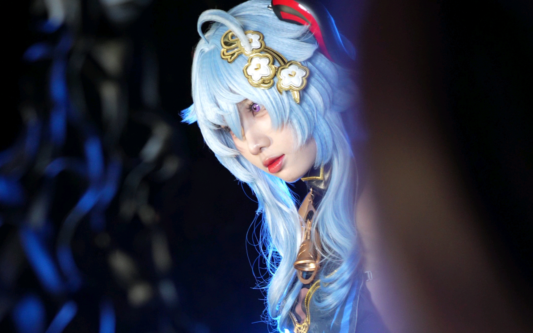 [图]【灯光和腿真白，我又开始相信光了】-海灯节cosplay甘雨玄玉瑶芳，人坐在那就已经很美了，五一萤火虫漫展夜场。