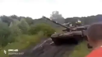 Descargar video: T80BV T72B3 T64BV T64BM引擎声音的比较