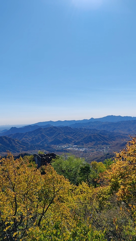 [图]10月的慕田峪长城，层林尽染秋意浓。