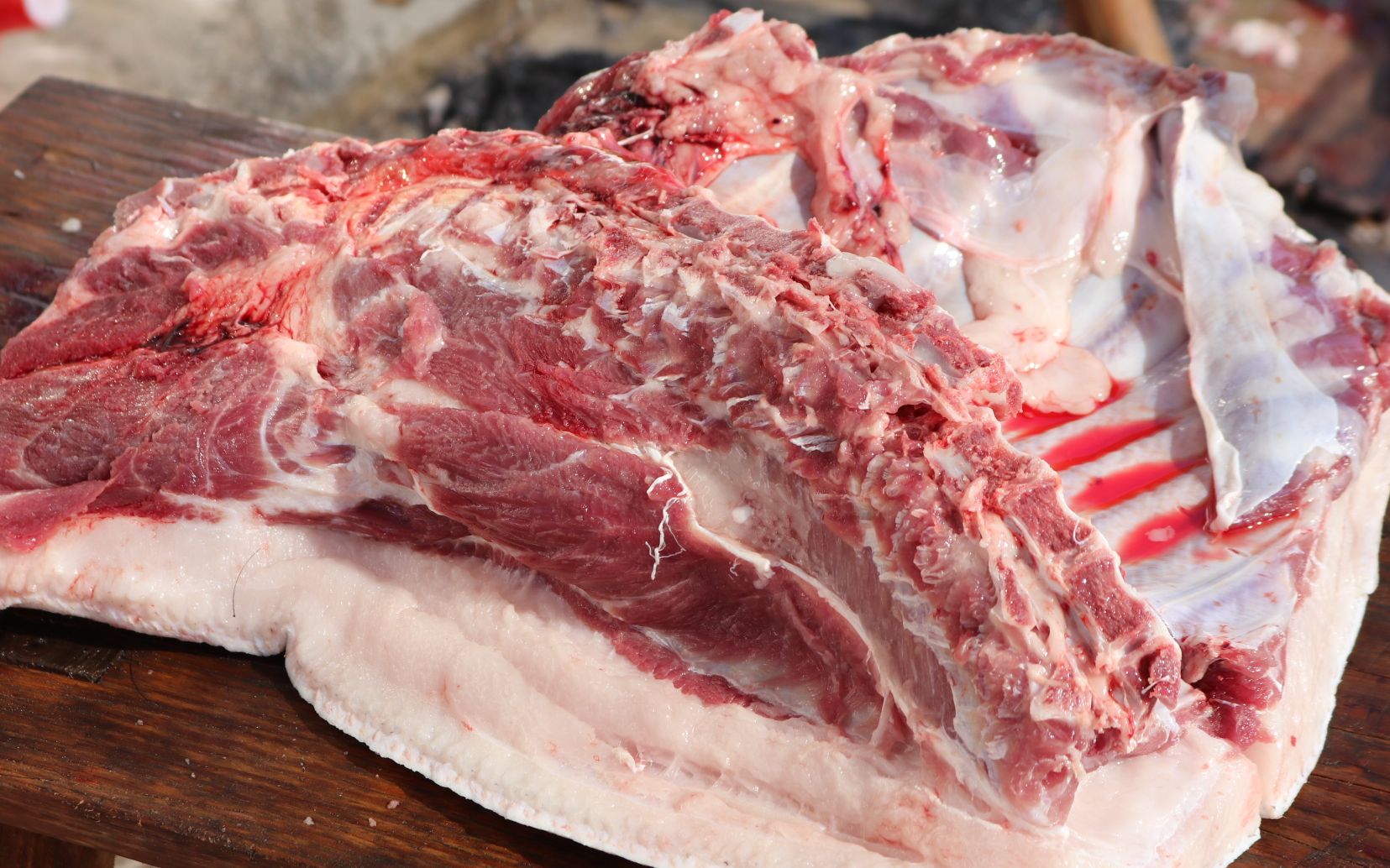 标题: 客家人办喜宴真阔气,吃一整头猪,农村厨子的手艺真好