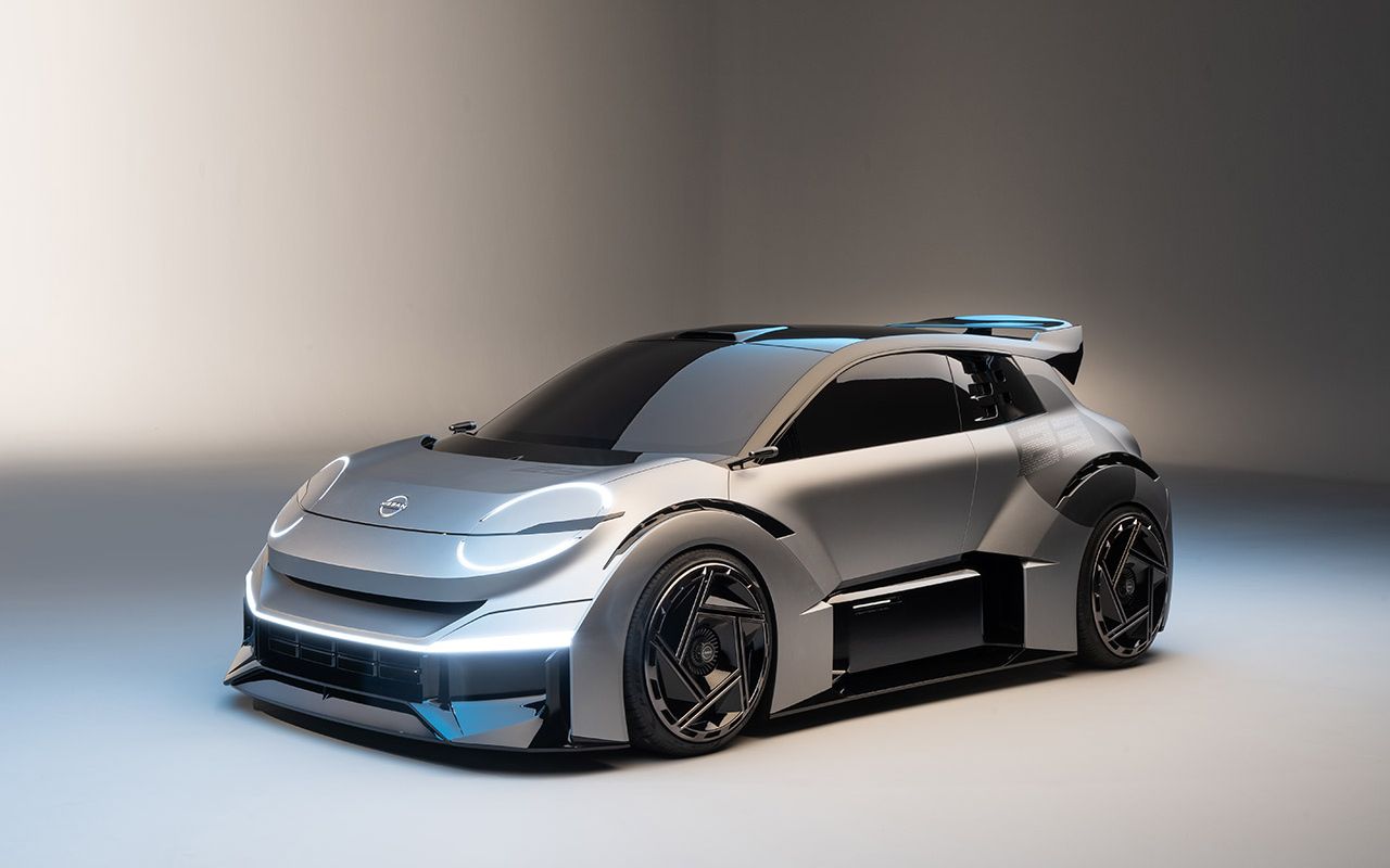 日产尼桑纯电动掀背小钢炮概念车在拥堵的城市中轻盈穿梭