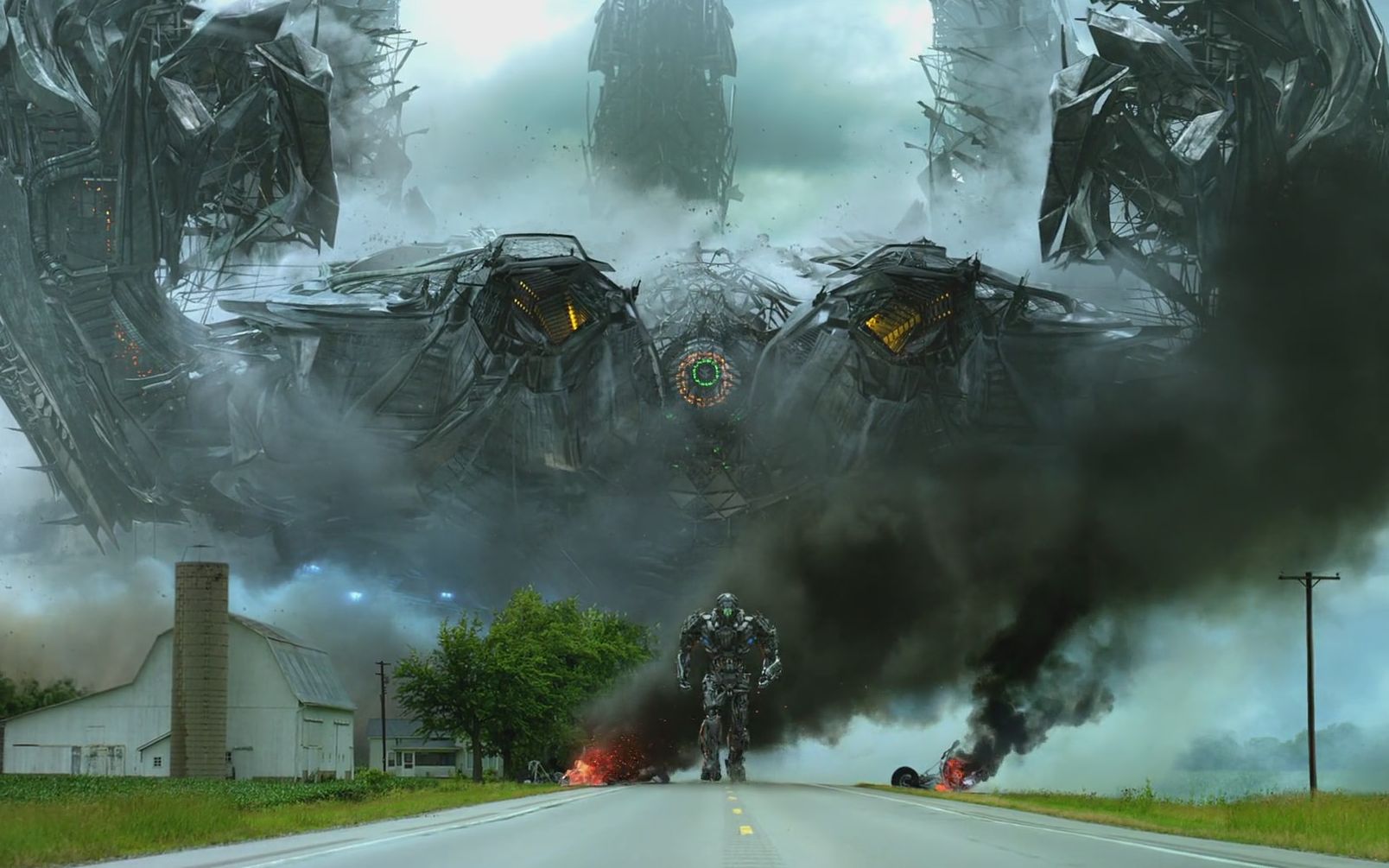 《变形金刚4:绝迹重生》擎天柱与惊破天对决时遭禁闭偷袭,成了俘虏