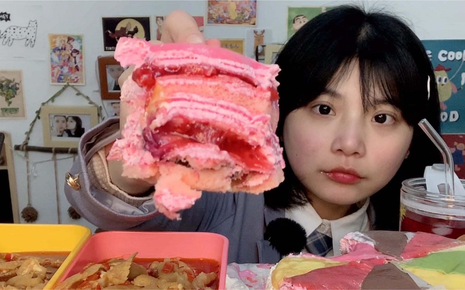 吃播吃肉肉鸭看这个女人在喝奶油甜品果然怎么样都好吃鸭这个视频评论