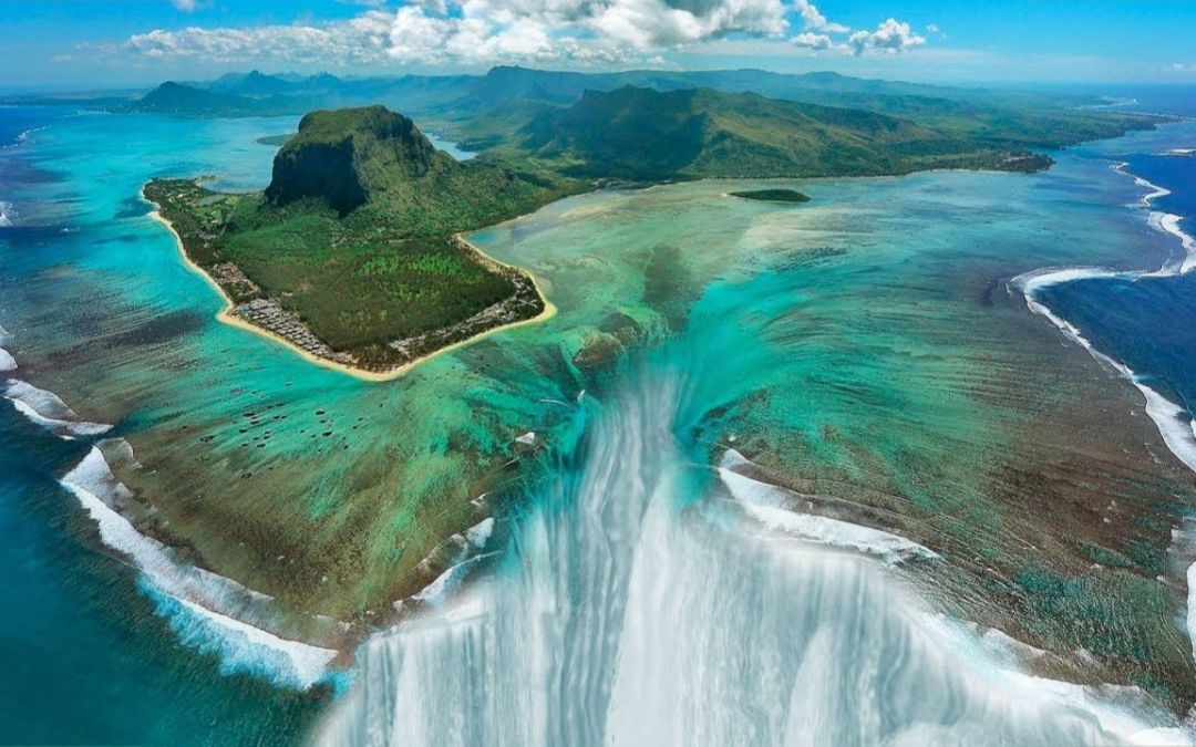 第117集 毛里求斯【世界地理】水底瀑布飞流千丈,泥沙俱下幻作奇观