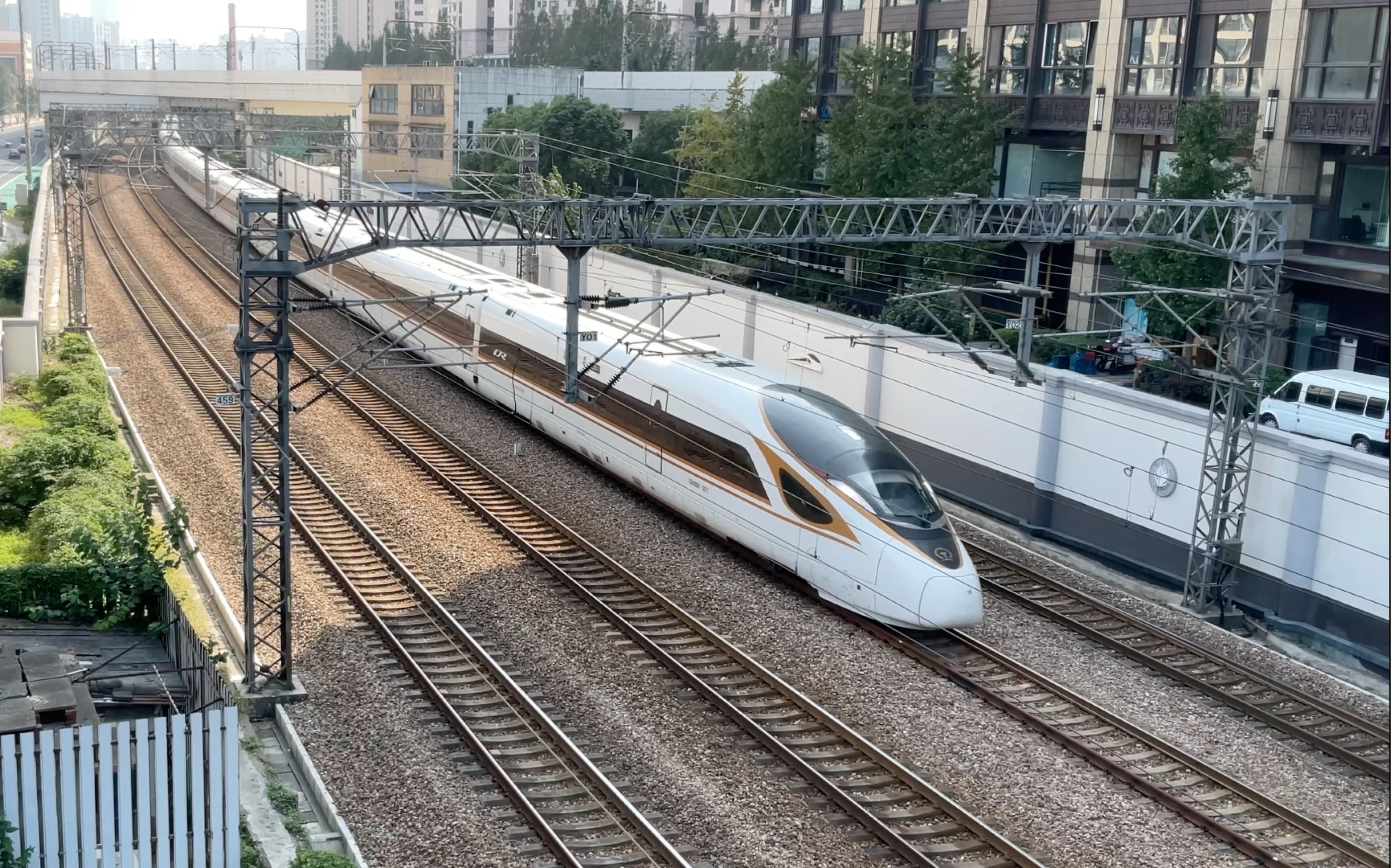 你见过高铁鸣笛吗?cr400bf通过京沪线k1641 480处上行,司机友好鸣笛