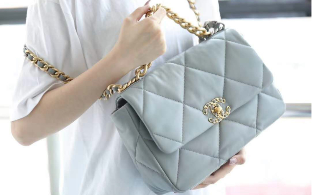 Chanel 19bag新款斜挎包,羊皮复古五金实拍评测!哔哩哔哩bilibili