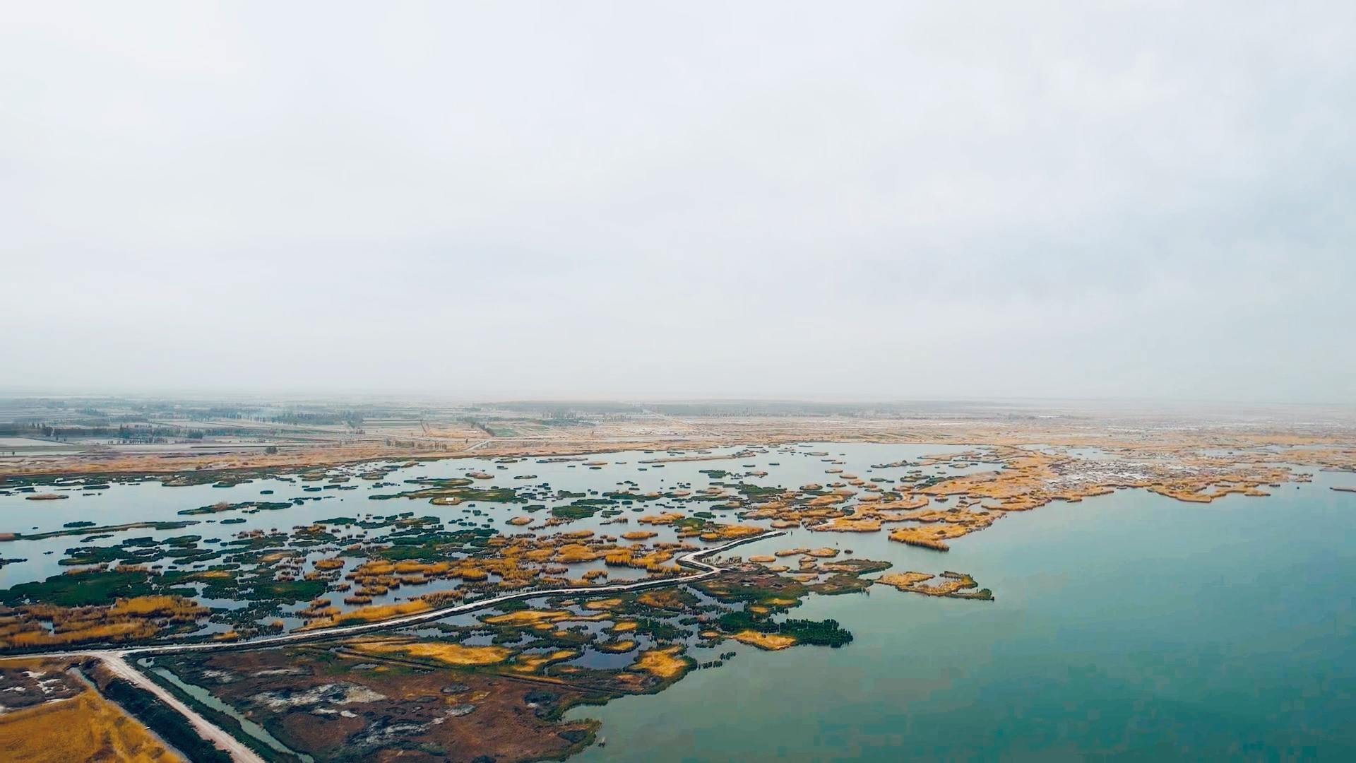 新疆巴州相思湖