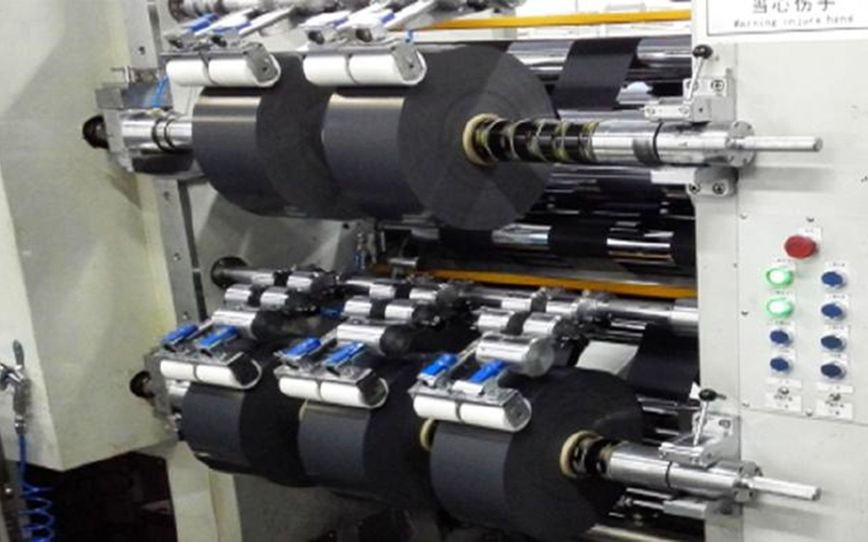 一种锂电池极片小片分切机如何设计?工作原理是什么?