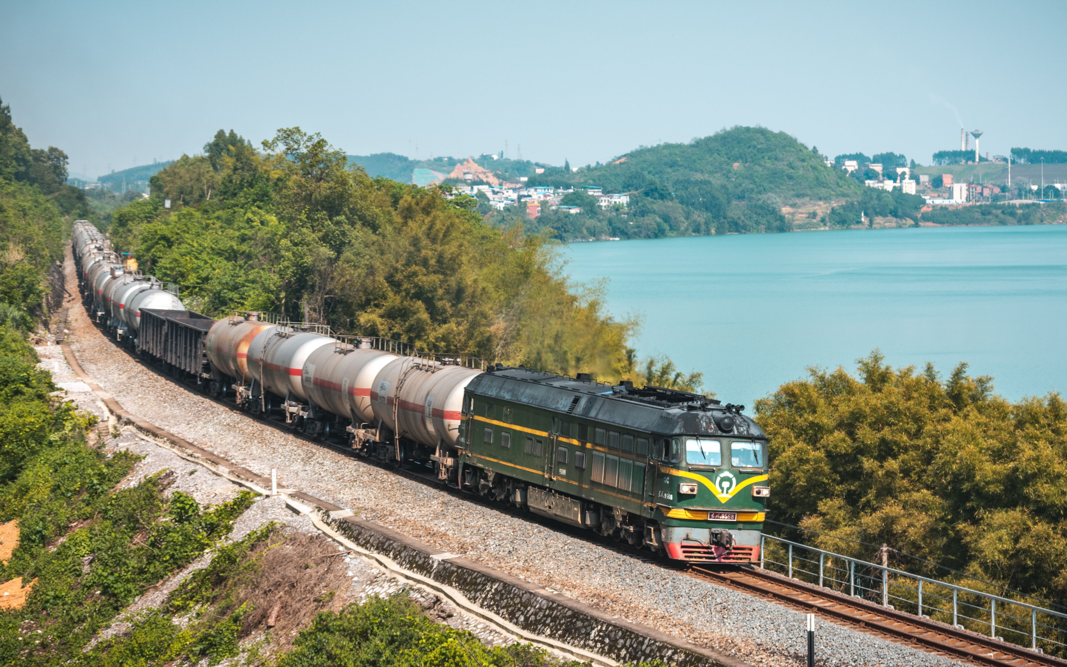 中国铁路湘桂铁路货运主力机车df4b4d柴油机声鸣笛声合集