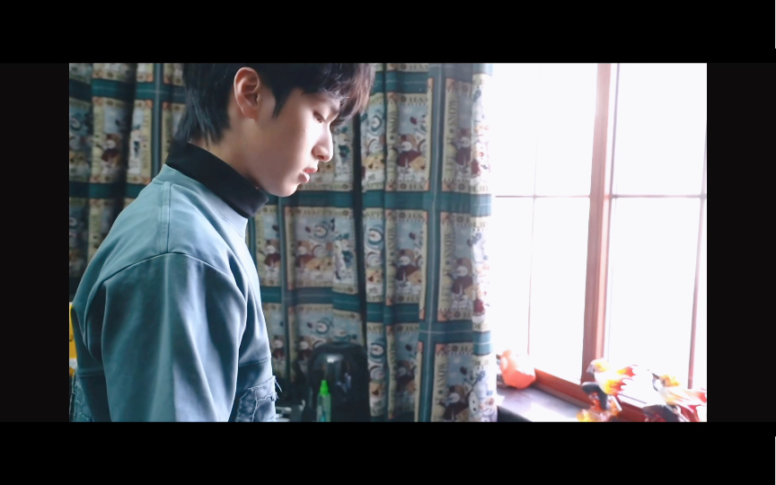 严浩翔整理房间