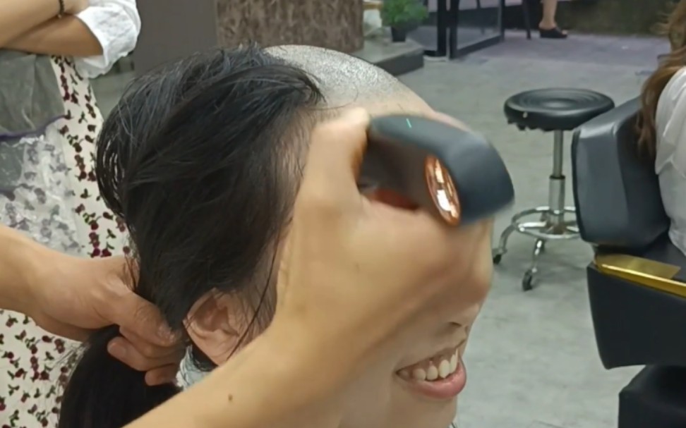 高考后我决定把自己剃成卤蛋