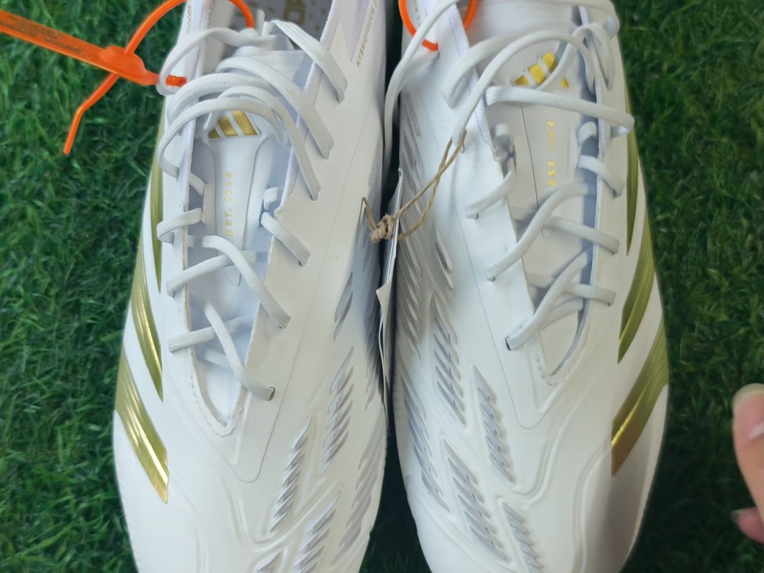 阿迪达斯白金猎鹰实战磨钉