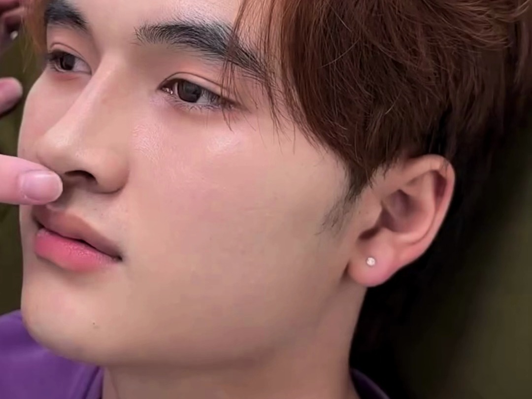 谁说男生不能做直鼻微翘,很漂亮的也