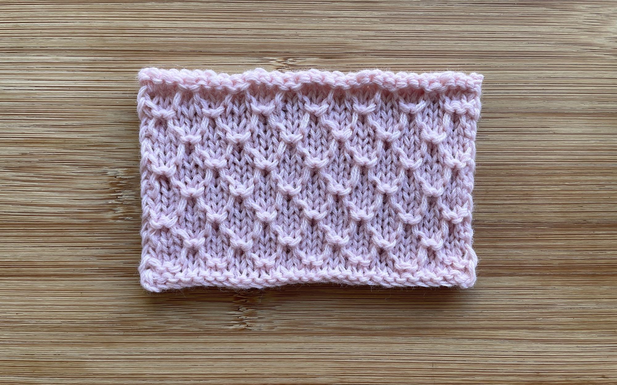 【轻描编织】棒针菱格花样的视频教程,只用下针和浮针编织,简单漂亮