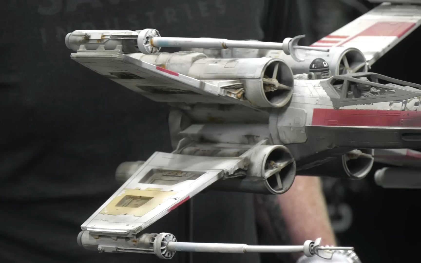 观赏星球大战的x翼模型