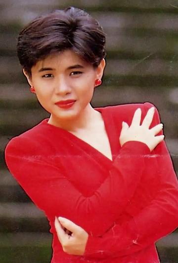 《出嫁》张清芳 优客李林,发行于1992年12月1日,歌曲收录于专辑《光芒