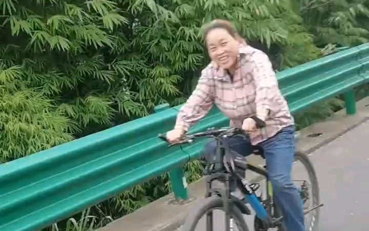 千里达品牌山地自行车车友队乡村生活